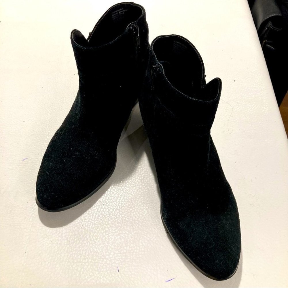 GIANI  BERNINI Sz 10 Suede Stacked Heel Zipper Closure Buckles Memory Foam Sz 10